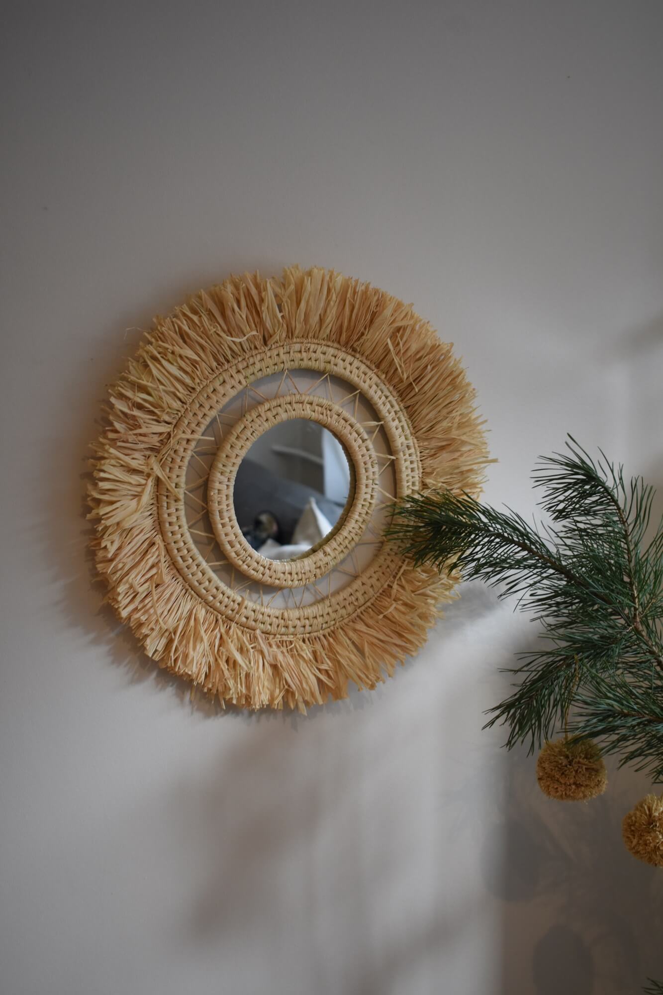 Lustro SŁOŃCE śr.45 cm, lustro ozdobne w stylu boho, naturalne, ręcznie plecione z rafii, beżowe