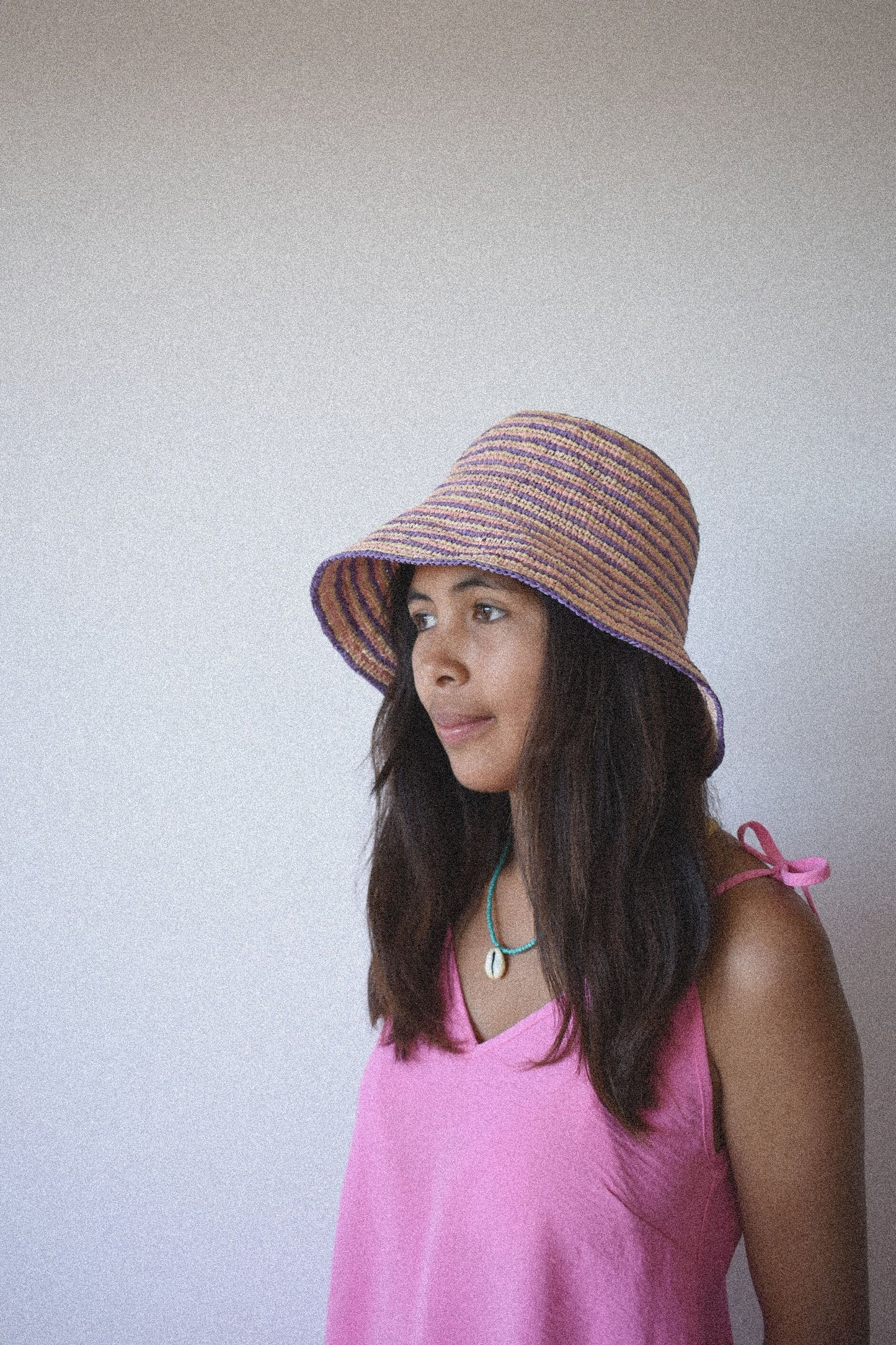 Kapelusz TSARA bucket hat kolorowy z rafii naturalny