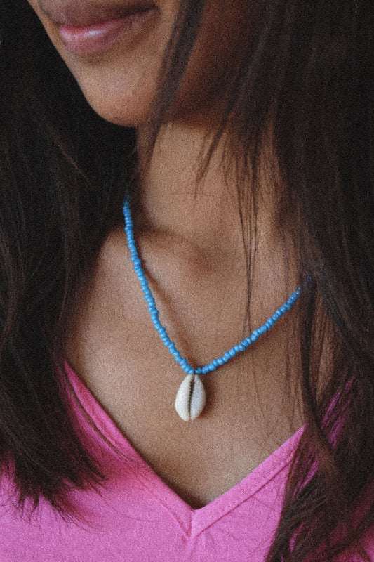 Naszyjnik z muszelką, niebieski, wakacyjny wisiorek z koralików