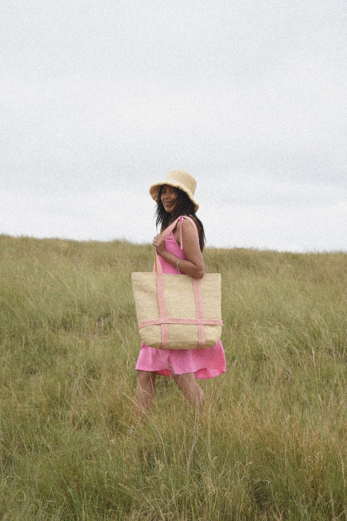 Torebka MALALA shopperka midi z uchytem na kapelusz, kolorowa raffia