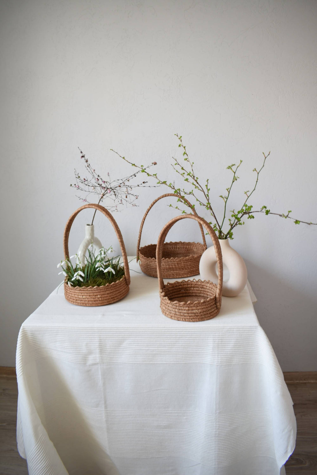 Minimalistyczne dekoracje wielkanocne - otaczaj się naturą