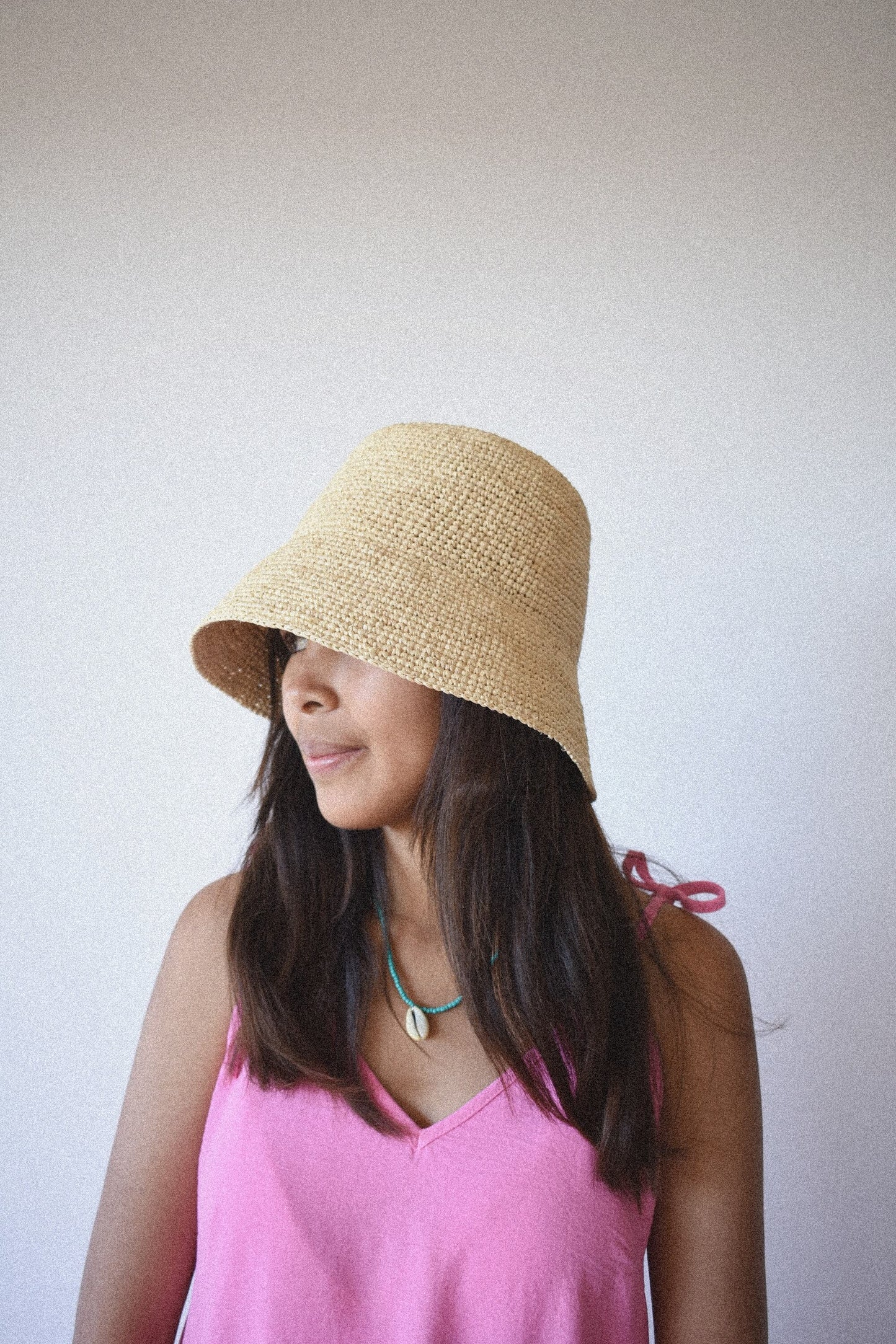 Kapelusz LOVA bucket hat klasyczny z opadającym rondem, naturalny, beżowy, z rafii