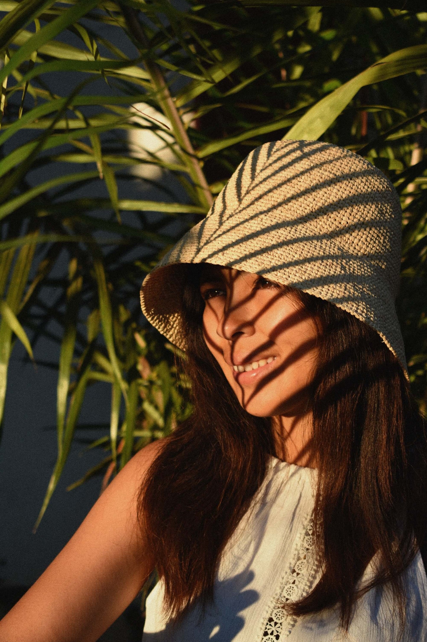 Kapelusz LOVA bucket hat klasyczny z opadającym rondem, naturalny, beżowy, z rafii
