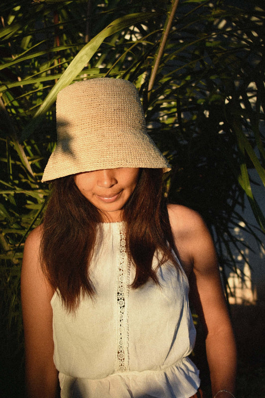 Kapelusz LOVA bucket hat klasyczny z opadającym rondem, naturalny, beżowy, z rafii