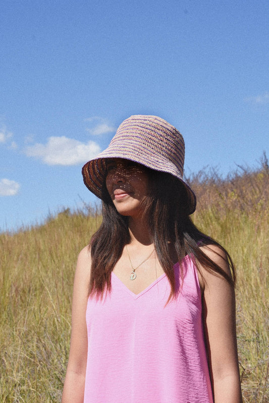 Kapelusz TSARA bucket hat kolorowy z rafii naturalny