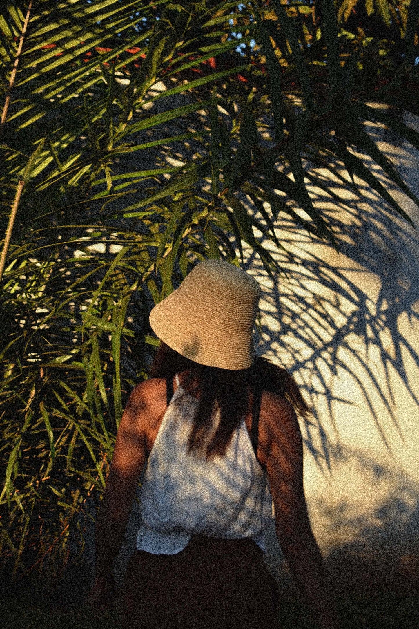 Kapelusz LOVA bucket hat klasyczny z opadającym rondem, naturalny, beżowy, z rafii